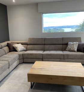 Le grand salon avec vue sur le lac