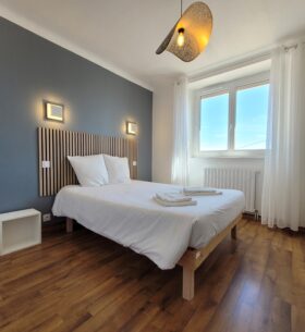 Chambre 1 
Lit 140 Vue sur le lac